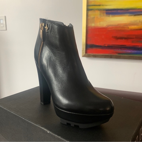 Cesare Paciotti Women’s Black Leather Ankle Booties Size 36 & fits 6.5-Stunning! - Picture 2 of 15